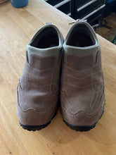 Load image into Gallery viewer, Shoe Size 7 The North Face Brown Shoes