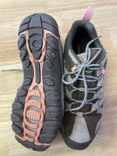 Load image into Gallery viewer, Shoe Size 9 Merrell Grey Shoes