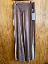 Load image into Gallery viewer, Size M Athleta Light Brown Women's Pants