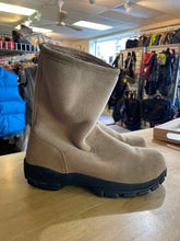 Load image into Gallery viewer, Women's Shoe Size 9 Lands End Tan Boots