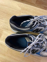 Load image into Gallery viewer, 9.5 New Balance Men's Shoes