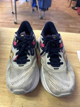 Load image into Gallery viewer, Shoe Size 8.5 Saucony Grey Running Shoes