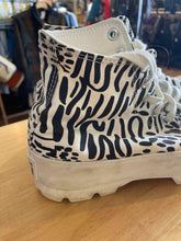 Load image into Gallery viewer, Shoe Size 9 Converse White Women's  Casual Shoes
