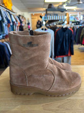 Load image into Gallery viewer, Shoe Size 9 Explorer's Brown Boots
