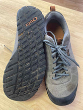 Load image into Gallery viewer, 10 Oboz Men's Hiking Shoes