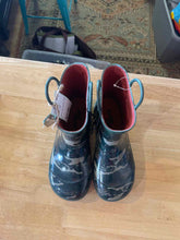 Load image into Gallery viewer, Child Size 2 Western Chief Boy's Footwear