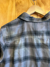 Load image into Gallery viewer, Size Medium Duluth Trading Men's Flannel