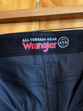 Load image into Gallery viewer, Size 33x30 Wrangler Men's Pants