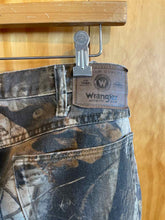 Load image into Gallery viewer, Size 38x30 Wrangler Men's Pants