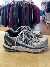 Load image into Gallery viewer, 9.5 New Balance Men's Shoes