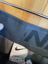 Load image into Gallery viewer, Size Medium Nike Men's Sweatpants