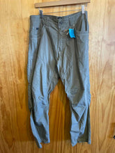 Load image into Gallery viewer, Size 34 Kuhl Men's Hiking Pants