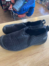 Load image into Gallery viewer, Women's Shoe Size 9.5 Keen Black Slippers