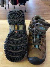 Load image into Gallery viewer, Women's Shoe Size 7 Keen Brown Hiking Boots