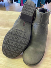 Load image into Gallery viewer, Shoe Size 8 Teva Olive Boots