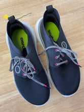 Load image into Gallery viewer, Shoe Size 9 Oofos Black Shoes