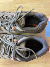 Load image into Gallery viewer, Shoe Size 9 Merrell Grey Shoes