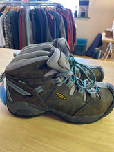 Load image into Gallery viewer, Shoe Size 9.5 Keen Brown Boots
