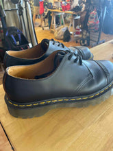 Load image into Gallery viewer, 9 Dr. Marten's Men's Shoes