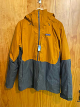 Load image into Gallery viewer, Size M Patagonia Men's Winter Jacket