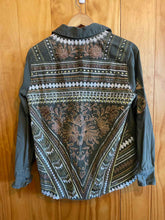 Load image into Gallery viewer, Size M Beautiful Stories Green Women's Long Sleeve Shirt