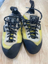 Load image into Gallery viewer, Evolv 3 Shoes