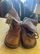 Load image into Gallery viewer, Women's Shoe Size 39 Duck Feet Brown Boots