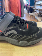 Load image into Gallery viewer, Adidas 8 Cycling Shoes