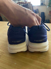 Load image into Gallery viewer, Shoe Size 9 Topo Purple Running Shoes