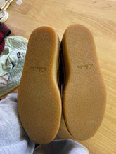 Load image into Gallery viewer, 7.5 Clarks Men's Shoes