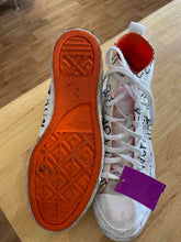 Load image into Gallery viewer, 9.5 Converse Men's Shoes