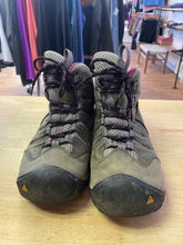 Load image into Gallery viewer, Shoe Size 7 Keen Grey Hiking Boots