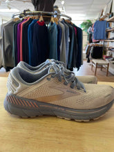 Load image into Gallery viewer, Women's Shoe Size 8 Brooks Lavender Running Shoes