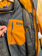 Load image into Gallery viewer, Size M Patagonia Men's Winter Jacket