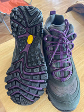 Load image into Gallery viewer, Shoe Size 6 Merrell Hiking Boots