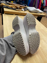 Load image into Gallery viewer, Shoe Size 8.5 Converse White Shoes