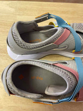 Load image into Gallery viewer, Women's Shoe Size 10 Columbia Taupe Water Shoes