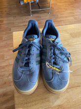 Load image into Gallery viewer, Shoe Size 7.5 Adidas Blue Shoes