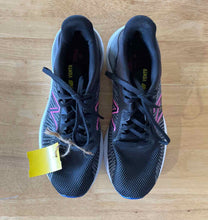 Load image into Gallery viewer, Shoe Size 8 New Balance Black Running Shoes