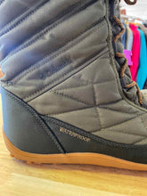 Load image into Gallery viewer, Women's Shoe Size 12 Columbia Dark Green Snow Boots