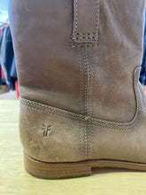 Load image into Gallery viewer, Shoe Size 8 Frye Light Brown Boots