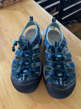 Load image into Gallery viewer, Shoe Size 10 Keen Blue Sandals