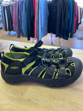Load image into Gallery viewer, Shoe Size 6 Keen Black Sandals