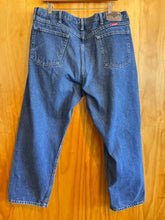 Load image into Gallery viewer, Size 40 Wrangler Men's Jeans