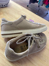 Load image into Gallery viewer, Shoe Size 37 Birkenstock Tan Casual Shoes