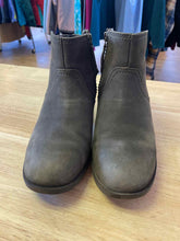 Load image into Gallery viewer, Shoe Size 8 Teva Olive Boots