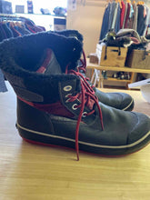 Load image into Gallery viewer, Shoe Size 10 Keen Black Boots