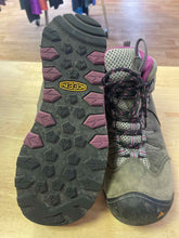 Load image into Gallery viewer, Shoe Size 7 Keen Grey Hiking Boots