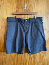 Load image into Gallery viewer, Size 38 The North Face Men's Shorts