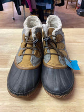 Load image into Gallery viewer, Women's Shoe Size 9.5 Sorel Grey Boots